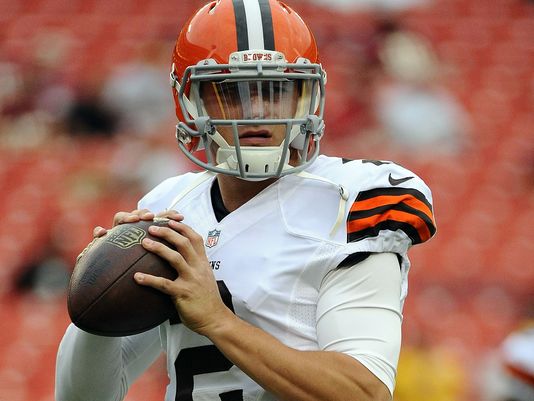 Johnny Manziel critic wears orange tie in nod to Browns QB — PHOTO